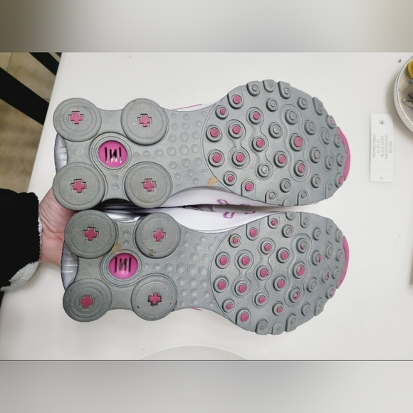 Womens Nike Shox Sneakers Pink & White Athletic Shoes - Picture 12 of 12
